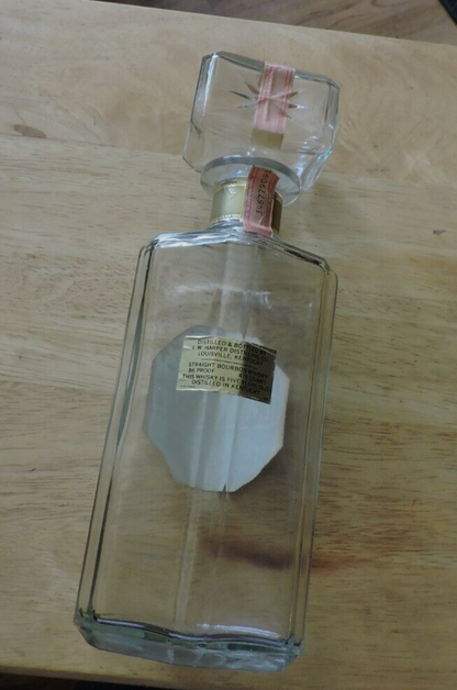 I.W.HARPER KENTUCKY STRAIGHT BOURBON WHISKEY DECANTUER