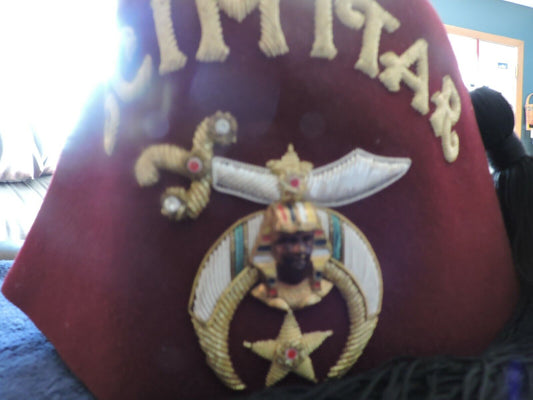 SCIMITAR FEZ  SIZE 71/4  (SHRINER HAT WITH RAISED LOGO)