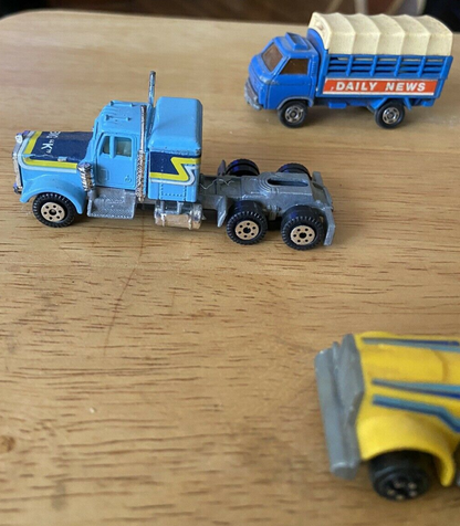 Lot of TYCO Train Cars and Parts for a Model Train set (For Parts Only)