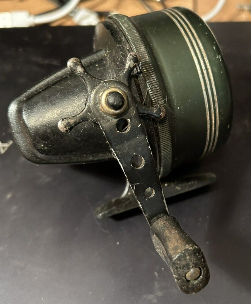 Vintage Sabra 545 Johnson Graphite Fishing Spin Cast Reel. Works