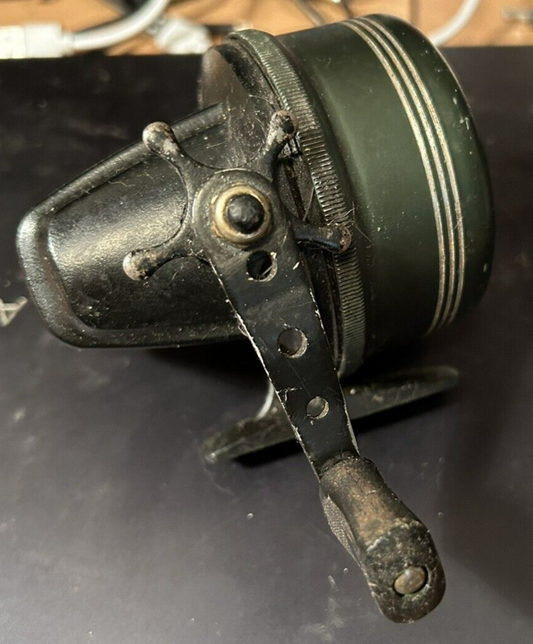 Vintage Sabra 545 Johnson Graphite Fishing Spin Cast Reel. Works