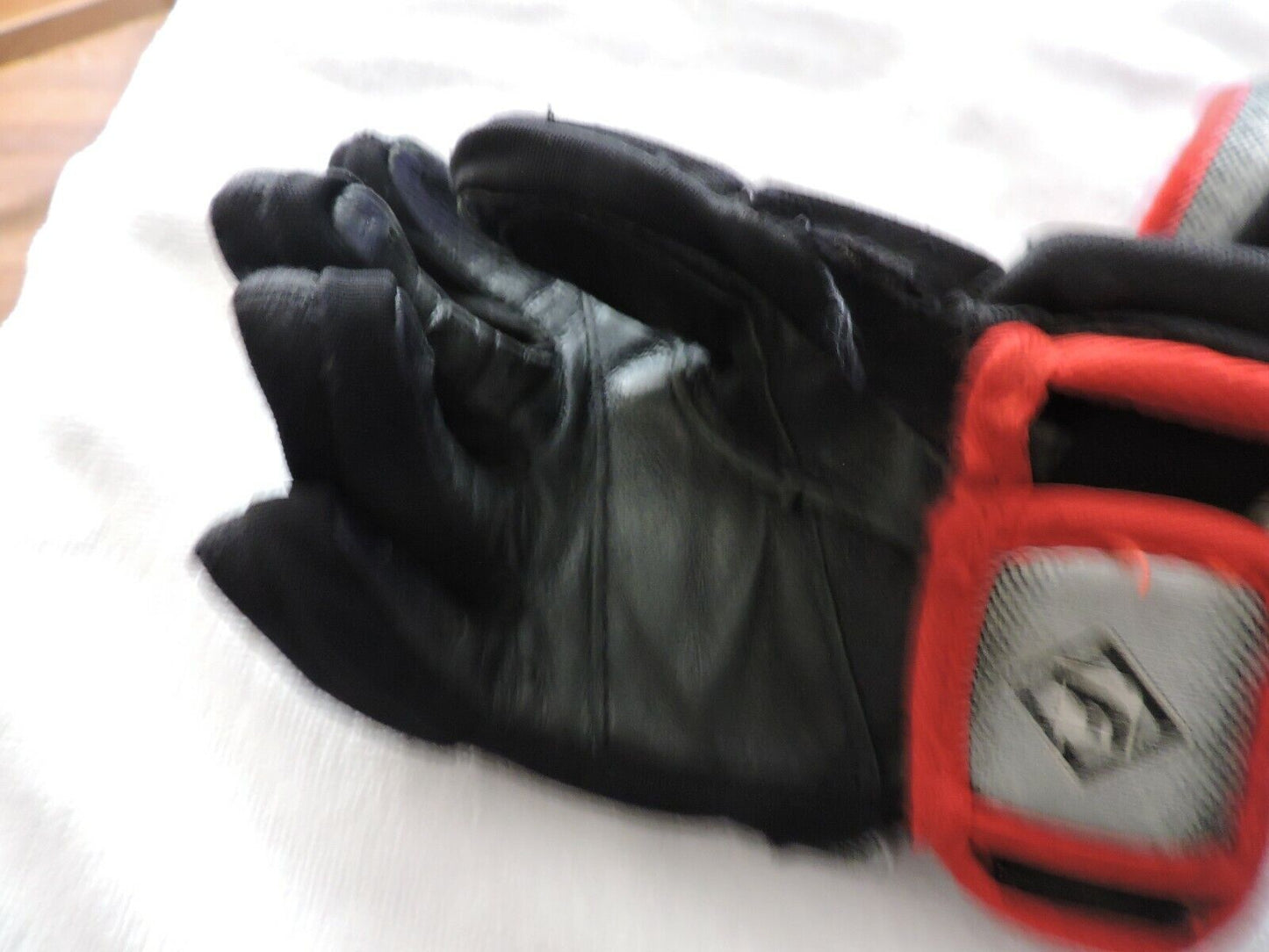 FRANKLIN STREET EXTREME COMP GLOVES  (BLACK AND SILVER AND RED)