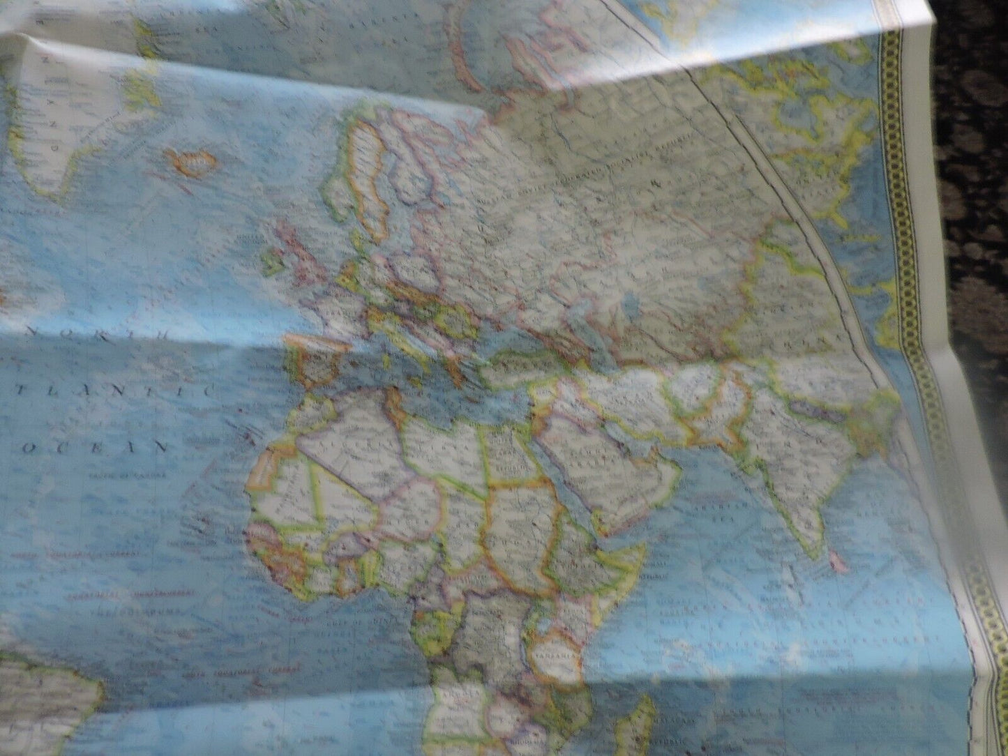 THE WORLD: THE NATIONAL GEOGRAPHIC MAGAZINE MAP, 1970