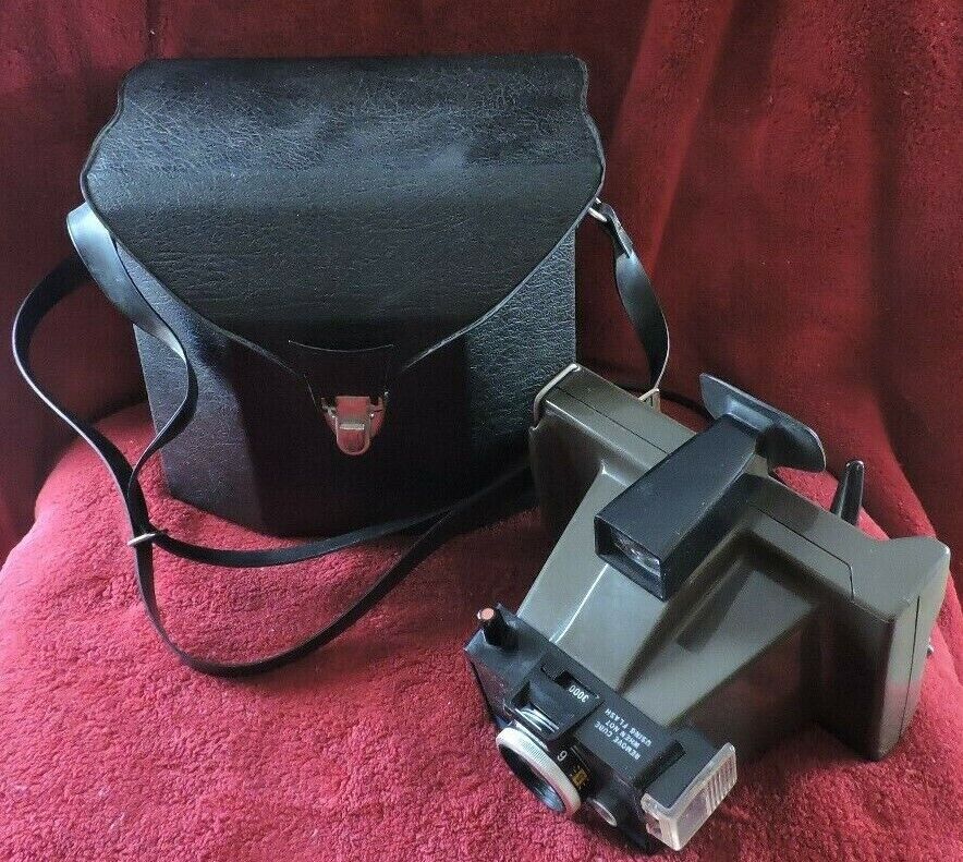 Poloroid Colorpach II Land Camera with Original Carrying Case