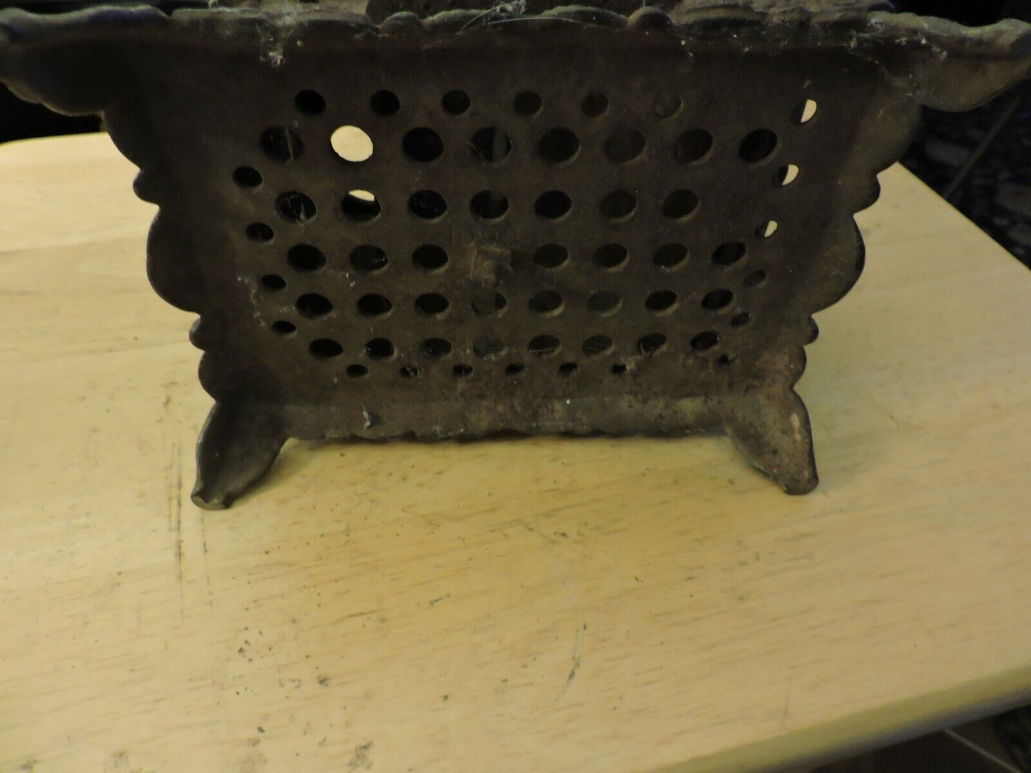 VINTAGE CAST IRON CHILD'S  STOVE ( 7.25 X 5.5 X 5 INCHES ) 4 BURNER