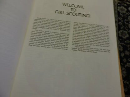 BROWNIE GIRL SCOUTS LEADER'S GUIDE  1986