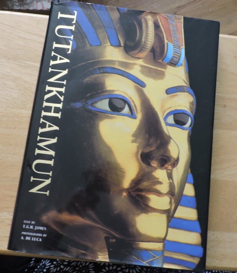 TUTANKHAMUN BY T.GH. JAMES, PHOTOS A. DELUCA 2000