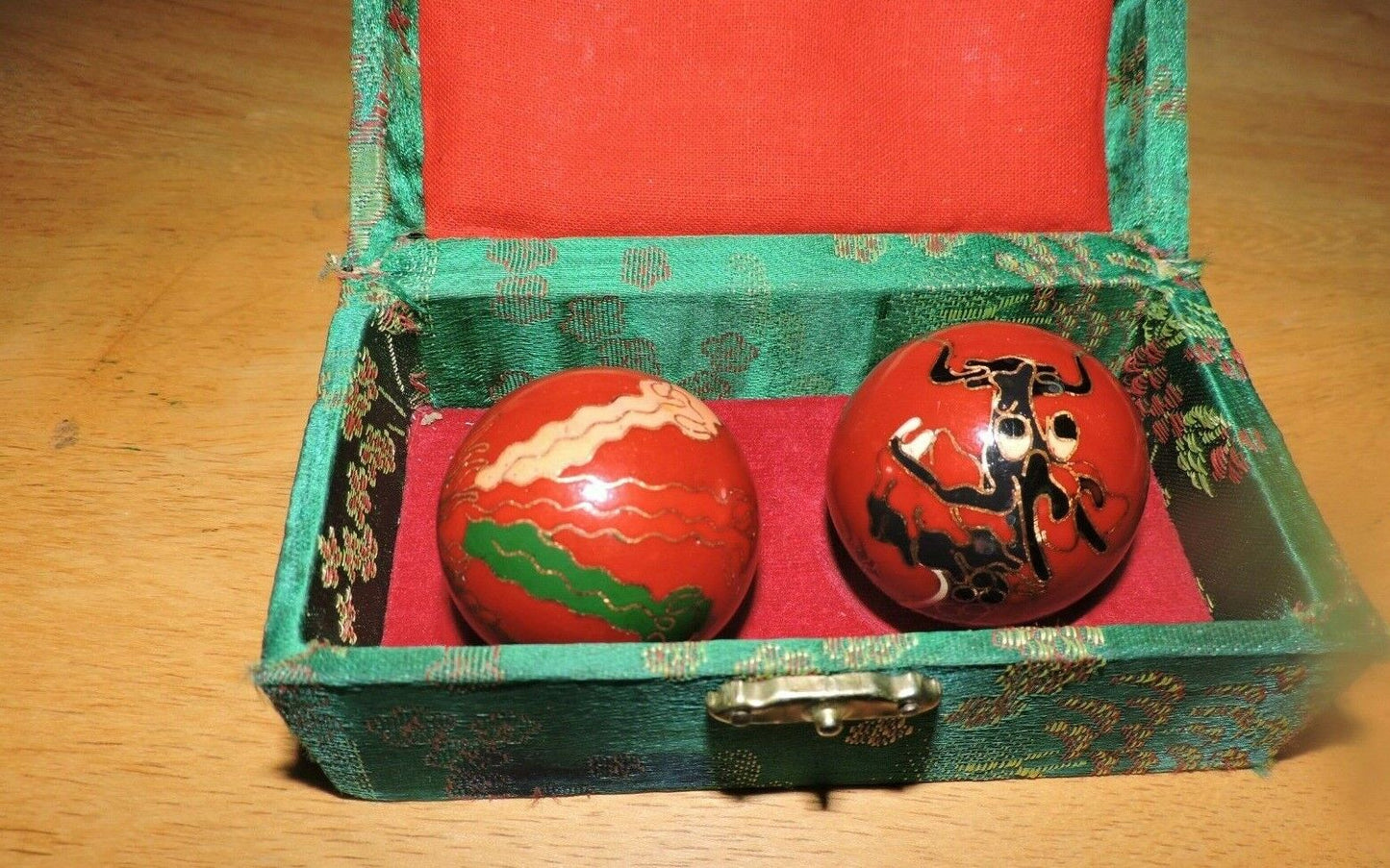 PAINTED CHINESE STRESS/MASSAGE HAND BALLS IN DECORATIVE BOX