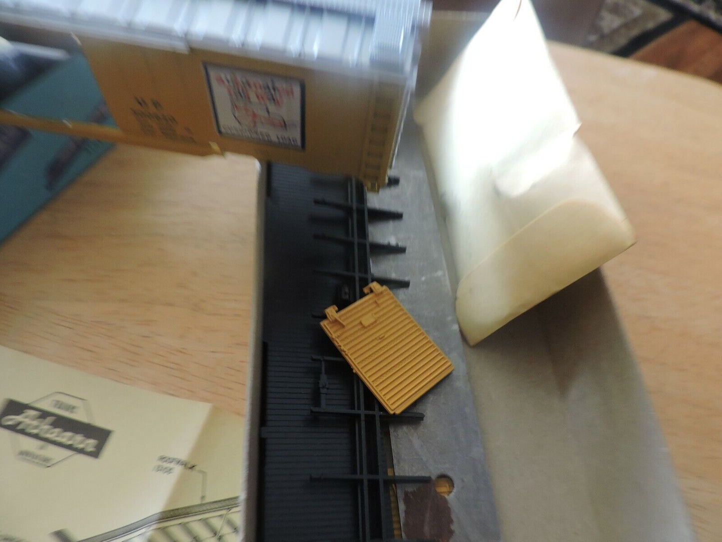 ATHEARN TRAINS IN MINIATURE UNION PACIFIC  50 FT DBL DR AUTO CAR (NIB)