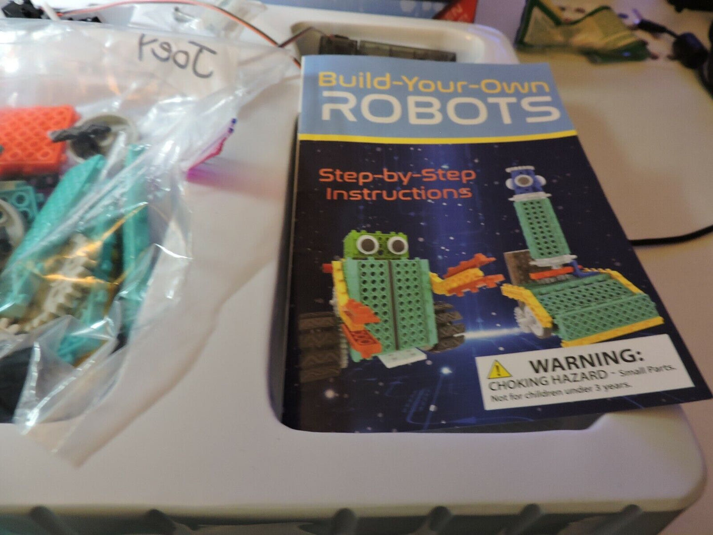 STEM:   BUILD-YOUR-OWN ROBOTS--NOT COMPLETE--SELLING FOR PARTS ONLY