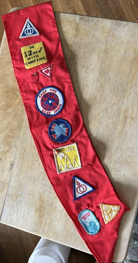 CAMPFIRE GIRLS SASH FROM EARLY 1980'S SASH AND 14 PATCHES