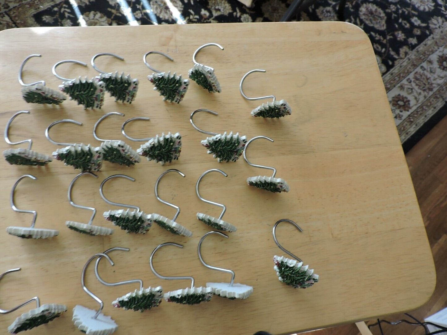 CHRISTMAS TREE SHOWER CURTAIN HOLDERS (23 CERAMIC)