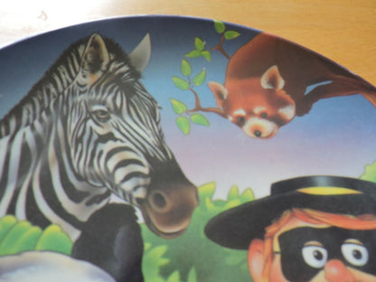 MCDONALS 1996--FUN PLATE--HAMBURGLAR WITH ANIMALS