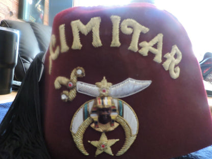SCIMITAR FEZ  SIZE 71/4  (SHRINER HAT WITH RAISED LOGO)