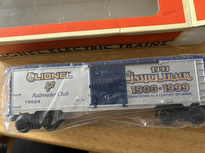 LIONEL ELECTRIC TRAINS 1993 LIONEL RAILROADER CLUB 19924