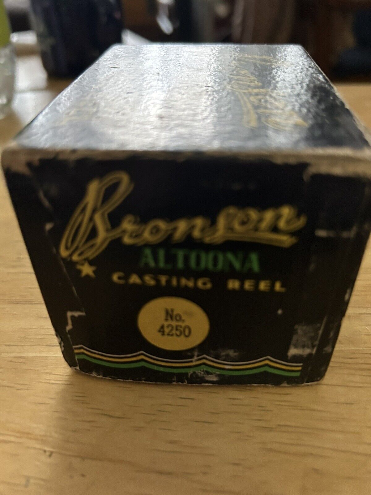 Vintage Bronson Altoona 4250 Level Winding Casting Reel -in Original Box