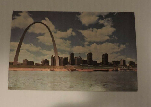 Vintage Postcard: St Louis, Missouri Arch