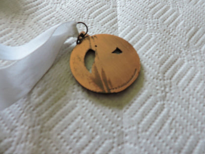 SANTA CLARA VELLEY   WRESTING ASSOCIATION ROUND MEDAL ON WHITE RIBBON
