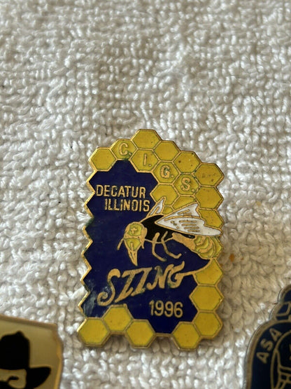 ILLINOIS SOFTBALL PINS:(3) OUTLAWS FASTPITCH, DECANTAUR STING, CENTRAL GIRLS