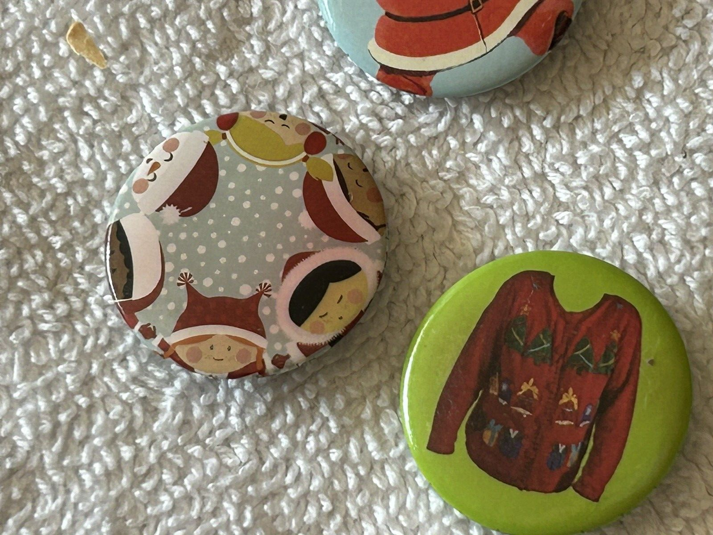 LOT OF 6 CHRISTMAS BUTTON PINS