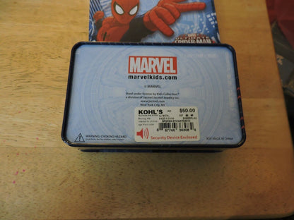 MARVEL ULTIMATE SPIDER-MAN NECKLACE AND ZIPPER PULL IN COLLECTOR CASE