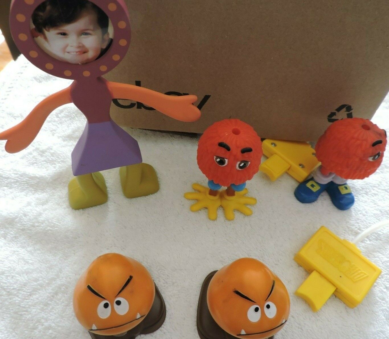 VARIETY LOT OF TOYS--8 PIECES
