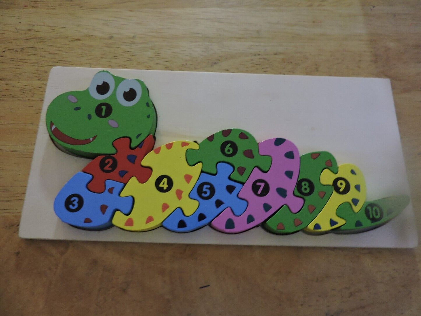 10 PIECE WOODEN ALLIGATOR PUZZLE 8X4 INCHES