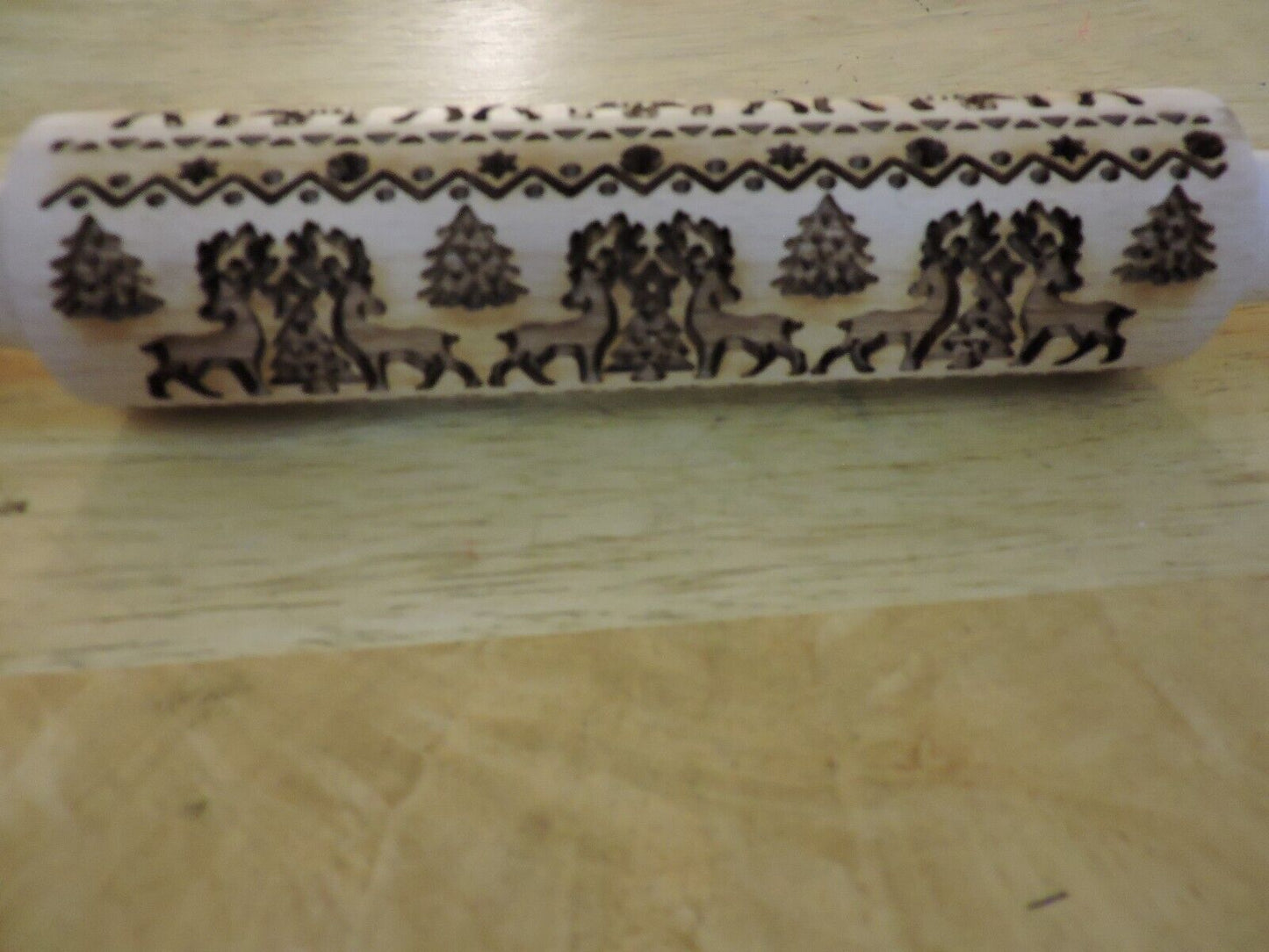 WOODEN EMBOSSED ROLLING PIN (14X1.5 INCHES) REINDEER/TREE DESIGN