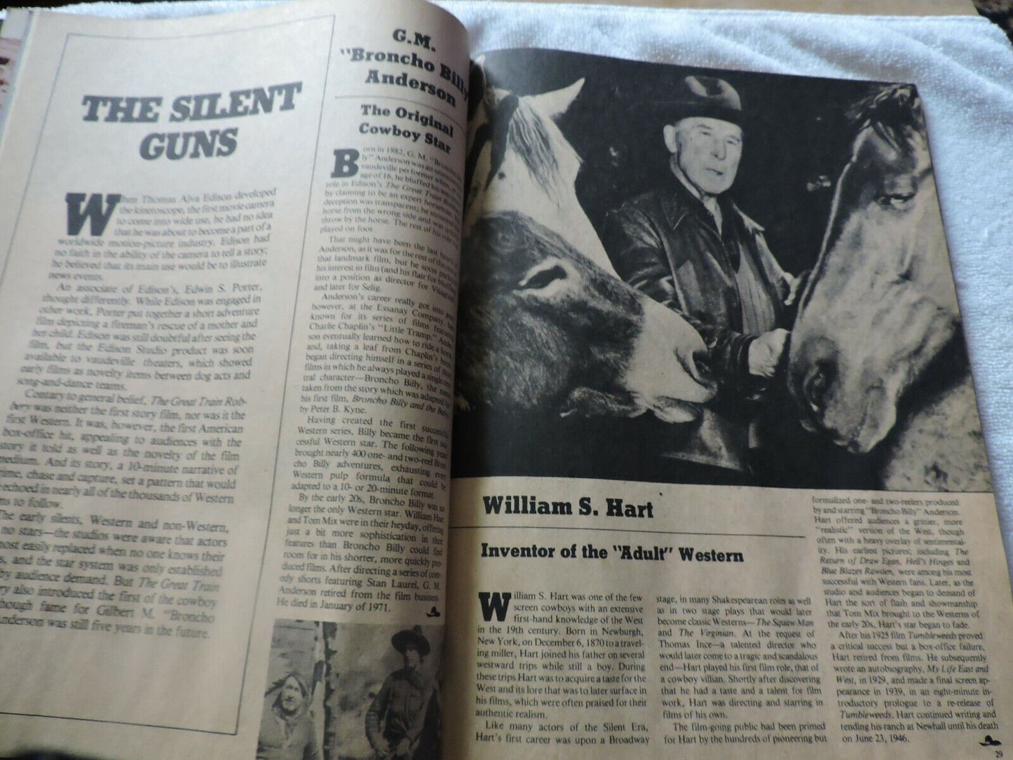 JOHN WAYNE & THE GREAT COWBOY HEROES MAGAZINE  1979
