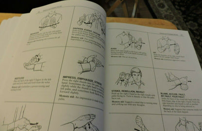 SIGNING ILLUSTRATED THE COMPLETE LEARNING GUIDE (OVER 1350 SIGNS)