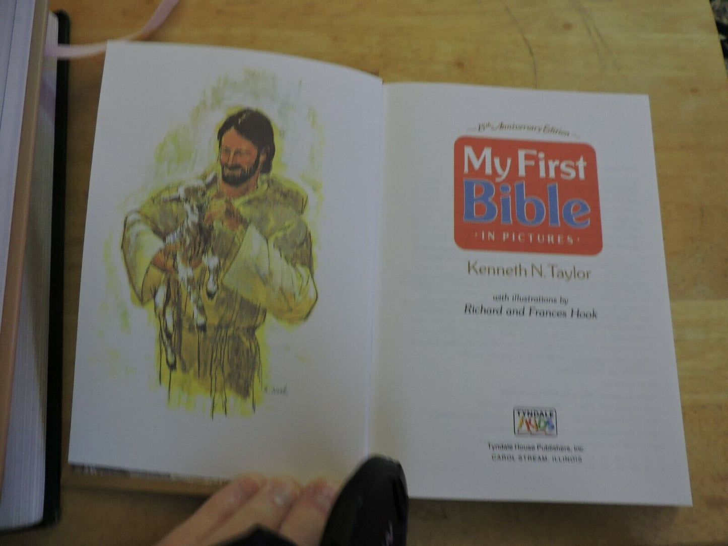 MY  FIRST BIBLE IN PICTURES BY KENNETH N. TAYLOR 1989