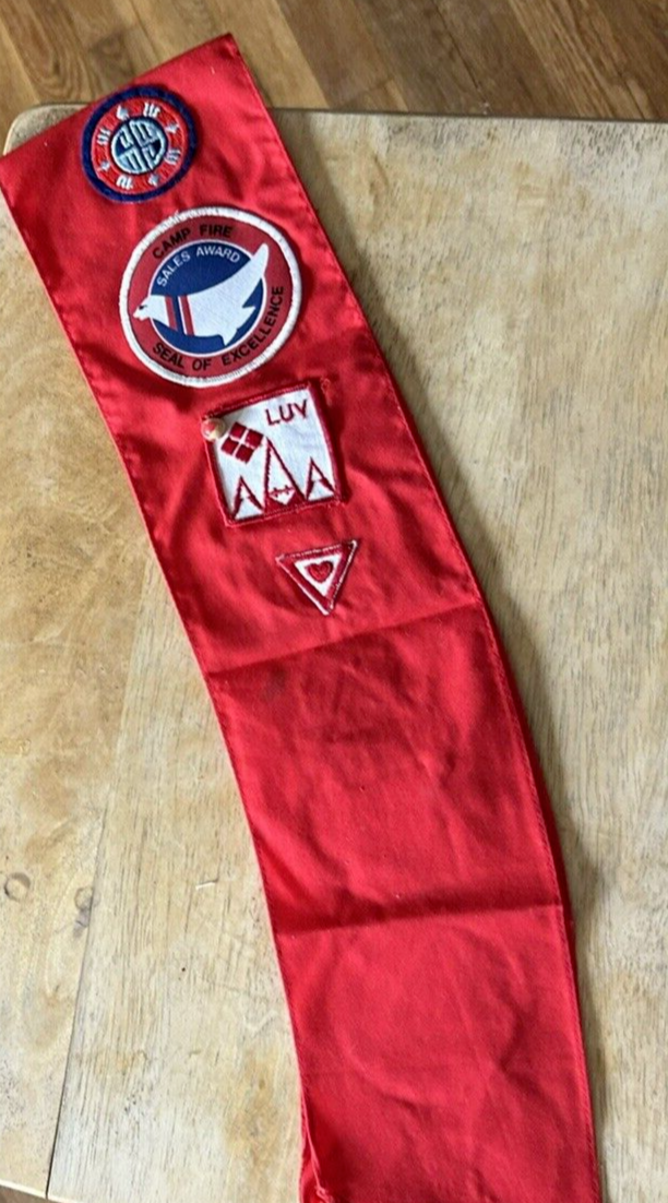 CAMPFIRE GIRLS SASH FROM EARLY 1980'S SASH AND 14 PATCHES