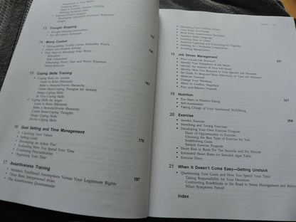 THE RELAXATION & STRESS REDUCTION WOOKBOOK  5TH EDITON--2001