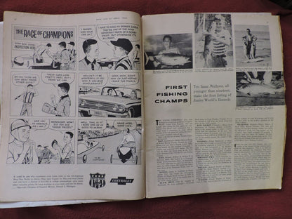 BOYS LIFE MAGAZINE -April 1960 PELICAN