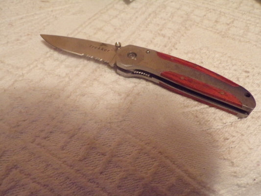 Trekker Single-Blade Pocket Knife (Locking Blade)