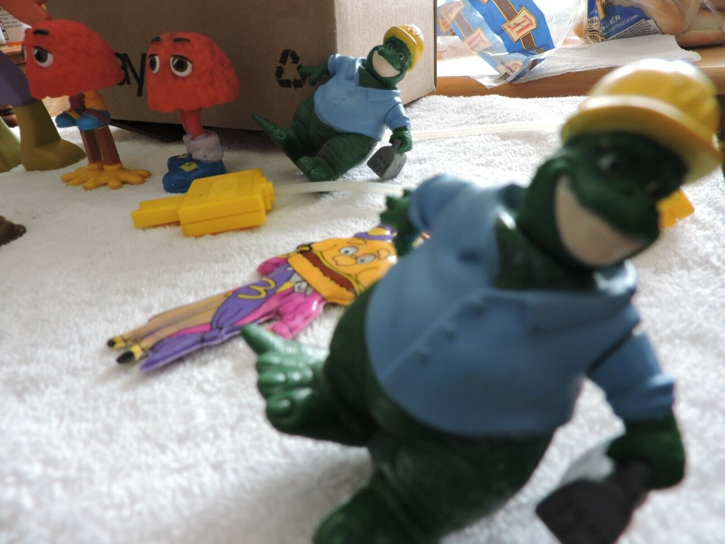 VARIETY LOT OF TOYS--8 PIECES
