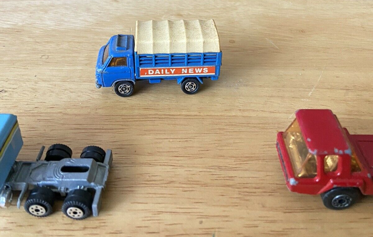 Lot of TYCO Train Cars and Parts for a Model Train set (For Parts Only)