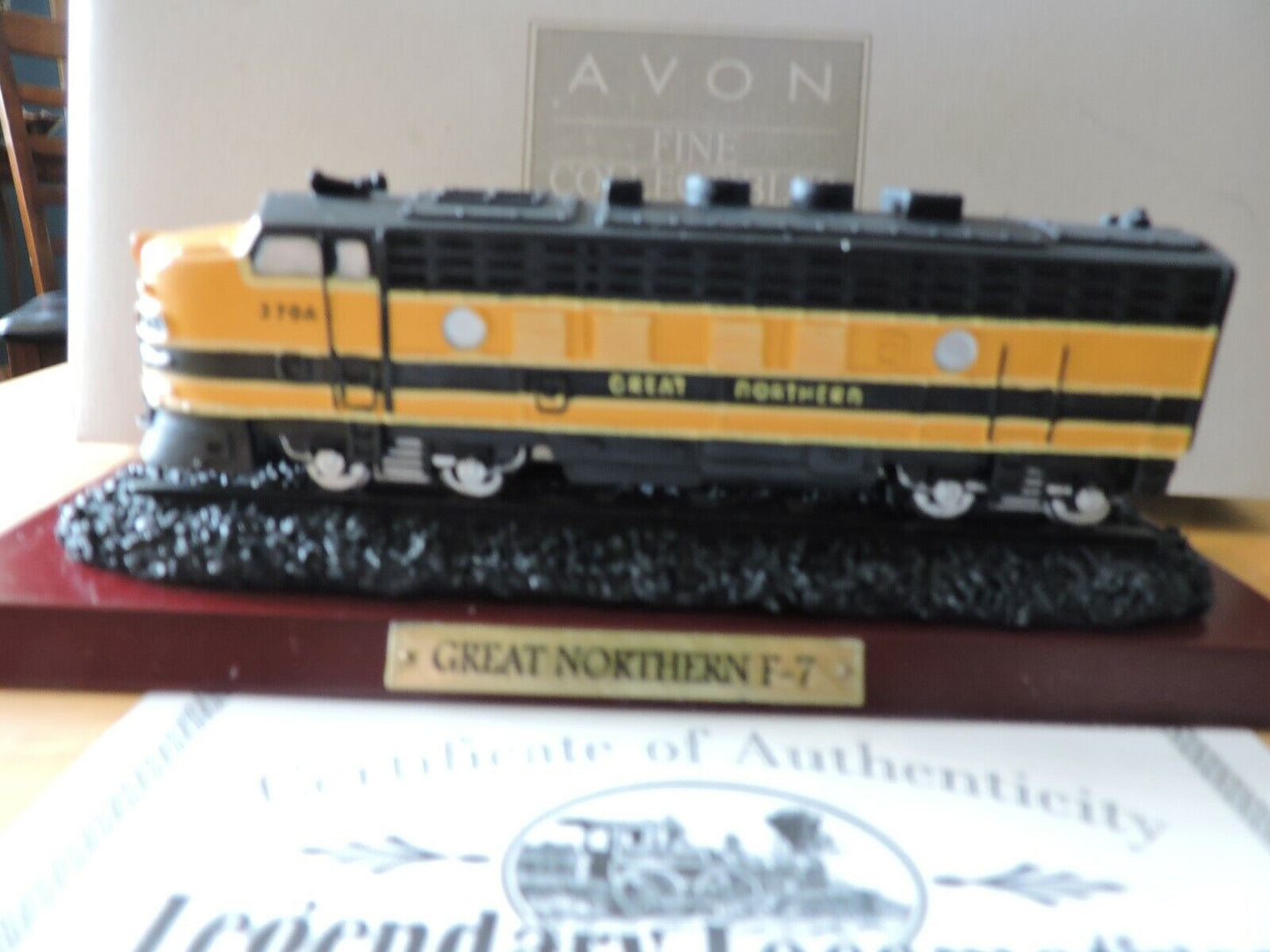 AVON FINE COLLECTIBLE--GREAT NORTHERN F-7 LOCOMOTIVE
