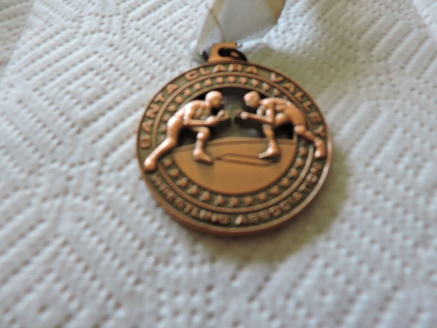 SANTA CLARA VELLEY   WRESTING ASSOCIATION ROUND MEDAL ON WHITE RIBBON