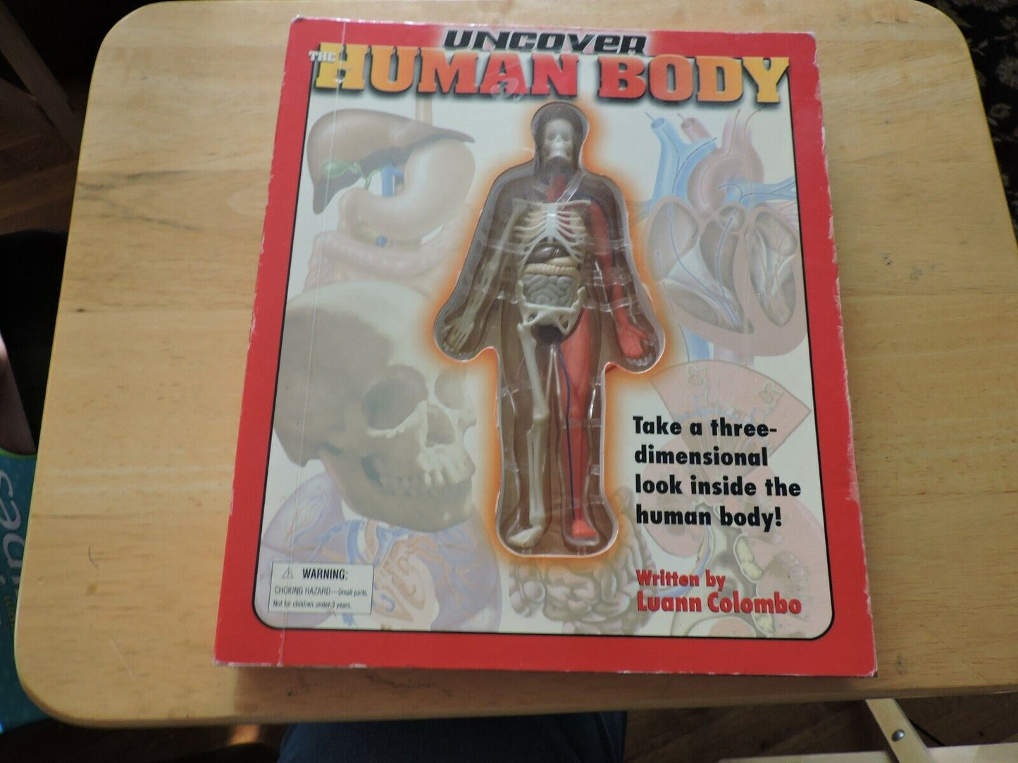 UNCOVER THE HUMAN BODY  THREE DIMENSIONAL LOOK INSIDE THE BODY. 2002