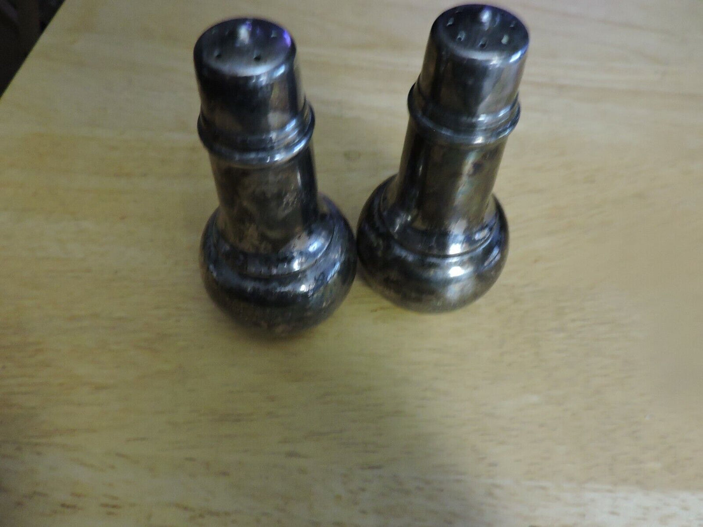 SALT AND PEPPER SHAKERS SILVER, 4.5 X 2.5 INCHES