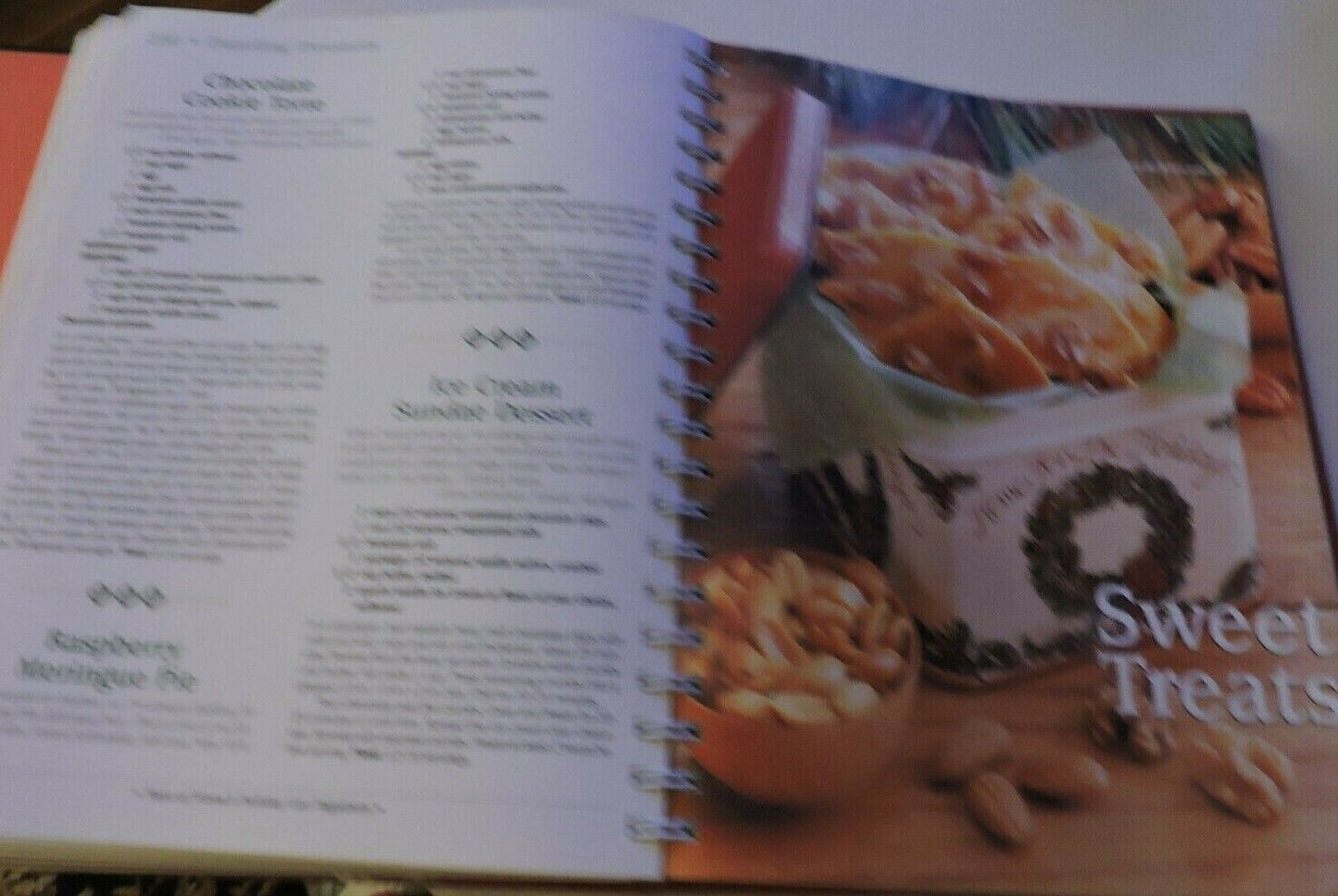 TASTE OF HOME'S HOLIDAY GET-TOGETHERS 2006  540 FESTIVE RECIPES