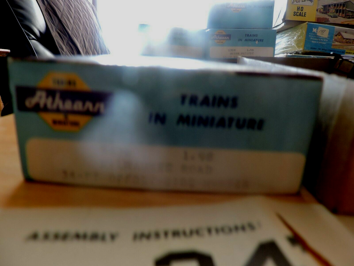 ATHEARN TRAINS IN MINIATURE MILWAKEE ROAD 34 FT OFFSET-SIDE HOPPER (NIB)
