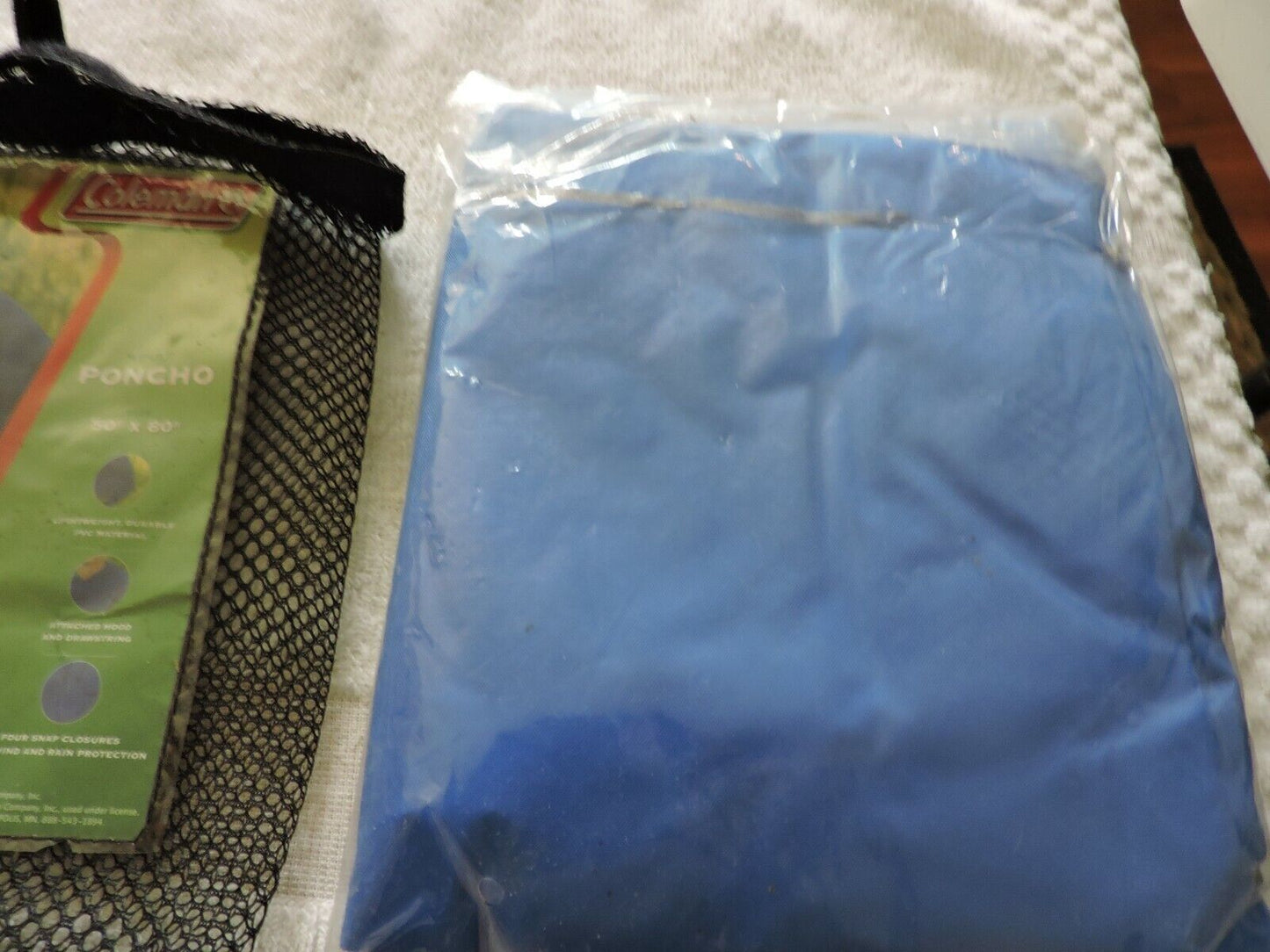 COLEMAN  ADULT PONCHO 50X80 INCHES NEW