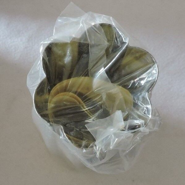 The Pampered Chef Flower Bread Tube