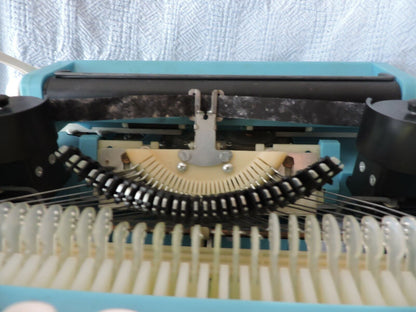 VINTAGE (50'S) PENNYS TYPEWRITER