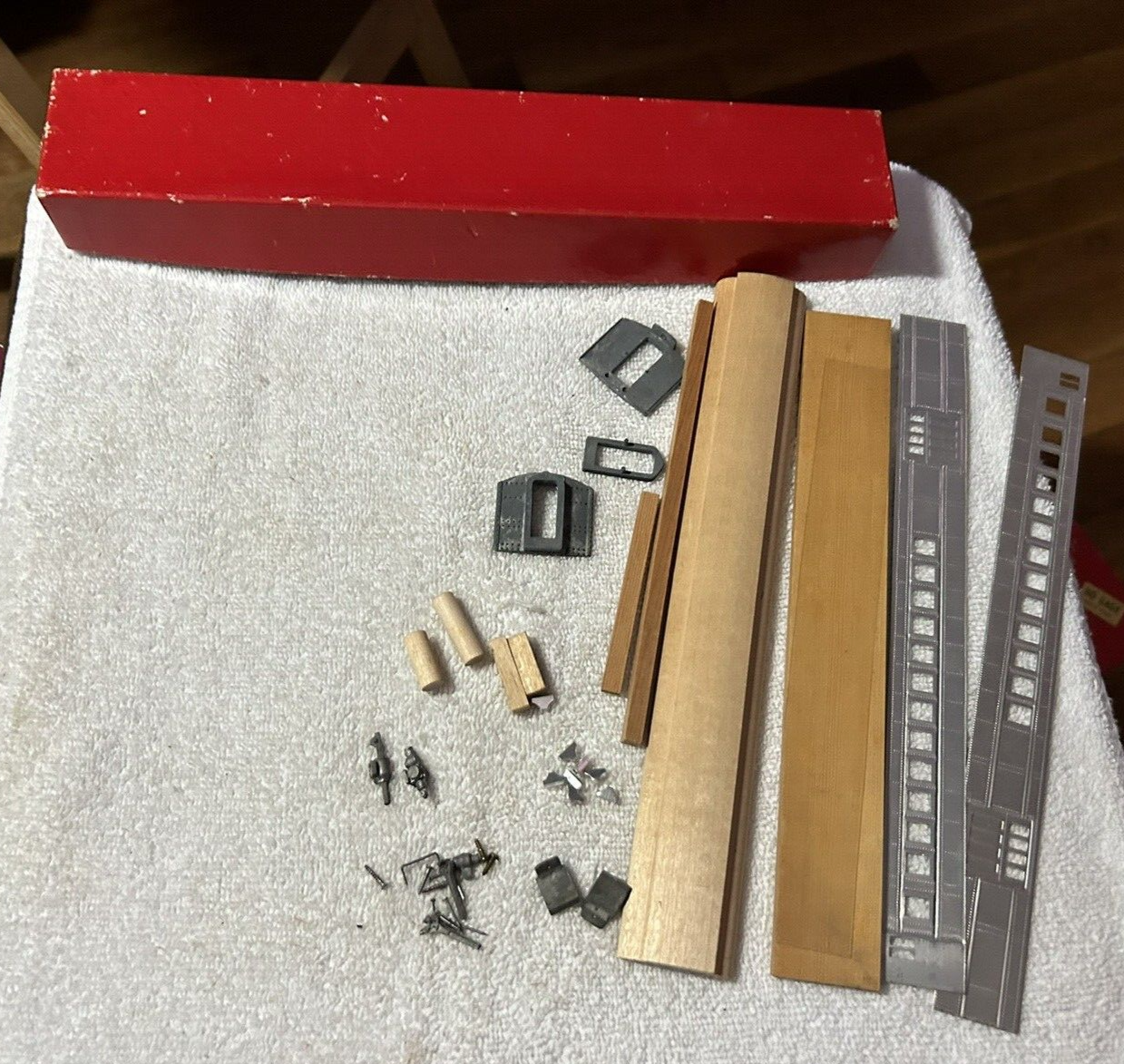 SILVER SIDES HO PASSENGER KIT:68' NYC BAGGAGE COUCH--JC MODELS