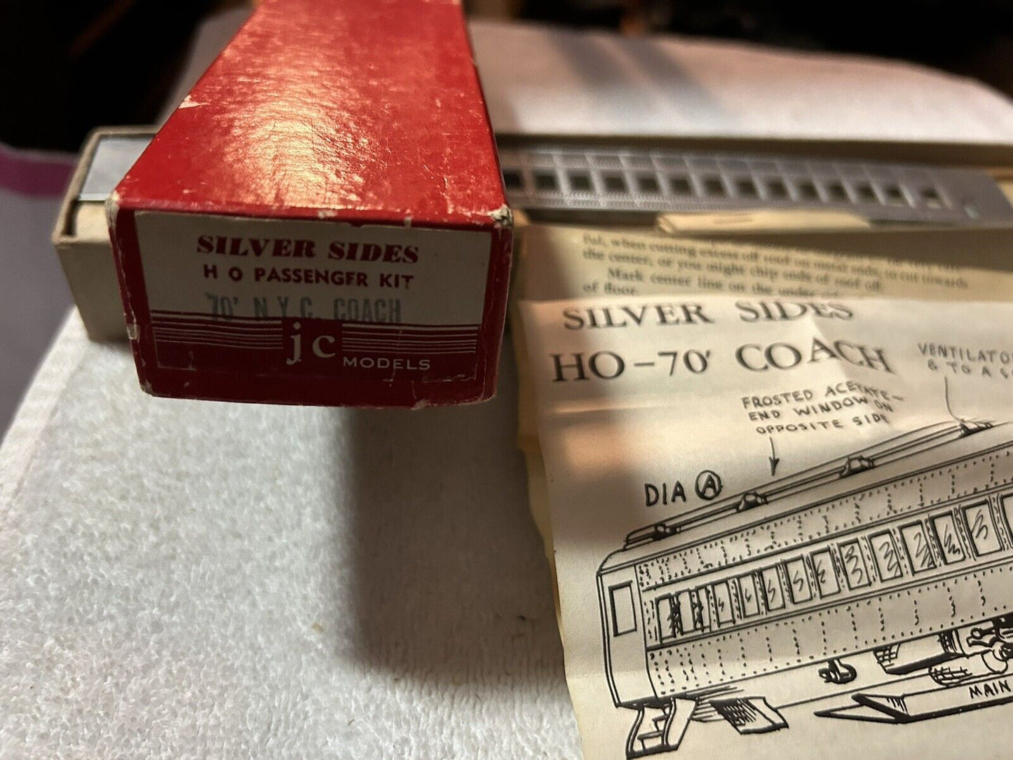 SILVER SIDES HO PASSENGER KIT: 70' ' NYC  COUCH--JC MODELS