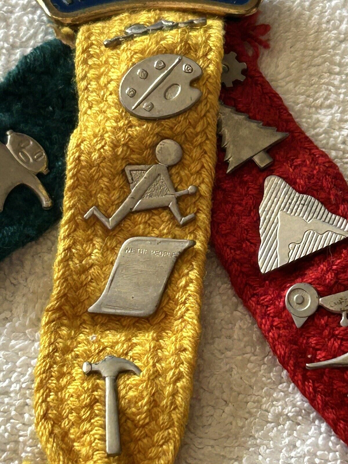 BOY SCOUTS WEBOLOS TRICOLOR RIBBON WITH 14 ACTIVITY PINS