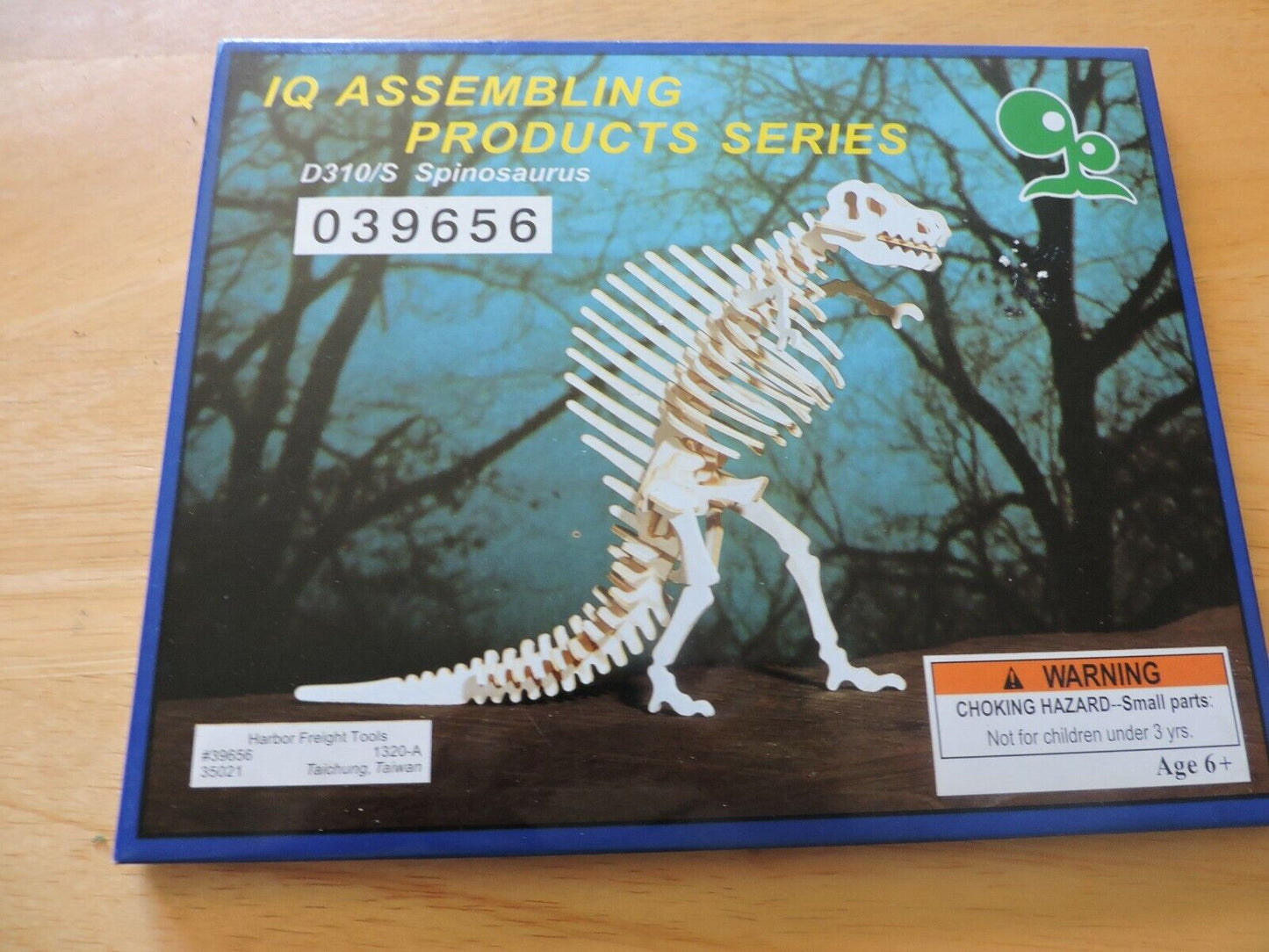 IQ ASSEMBLING PRODUCTS SERIES:  SPINOSAURUS--WOODEN PUZZLE